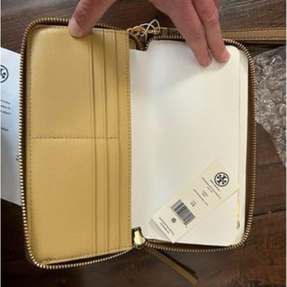 ***NEW*** TORY BURCH- ROBINSON ZIP CONTINENTAL WALLET - Picture 7 of 8